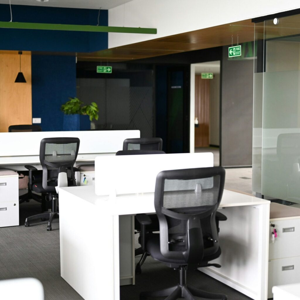 Home the yardcoworking y d0shfxpx0 unsplash